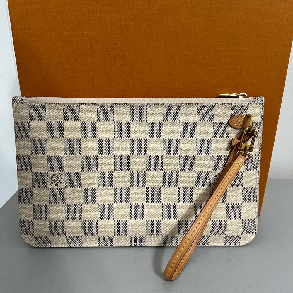 Louis Vuitton White Damier Azur Canvas Neverfull Pouch Wristlet Clutch Bag